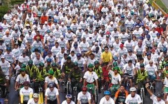 Periódico ADN: MEDELLÍN TIENE AHORA SU 'DÍA DE LA BICICLETA'